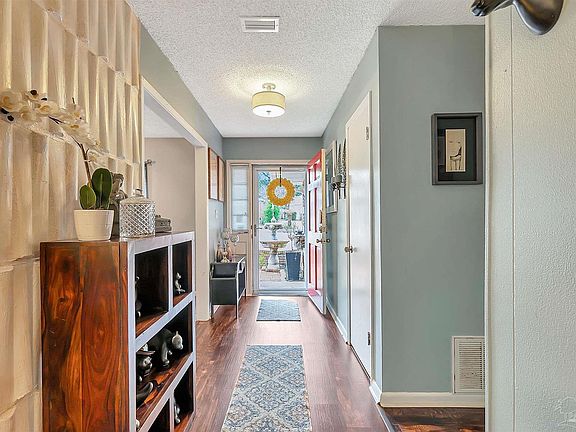 5th image of 6000 Somerset Dr