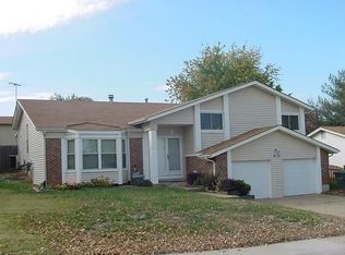 40 Valley View Dr, Saint Peters, MO 63376