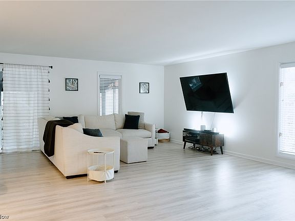 3rd image of 638 Ivywood Dr
