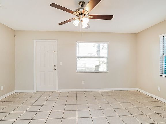 4th image of 426 Southern Charm Dr