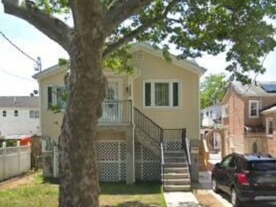 1st image of 1268 E 102nd St