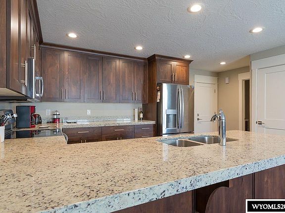 3rd image of 425 Elk Valley Dr