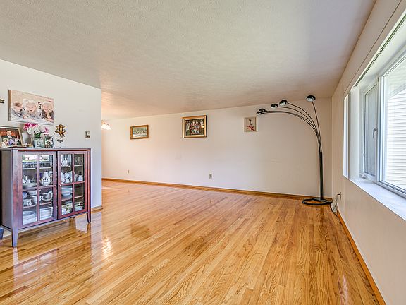 5th image of 36380 Sunset Dr