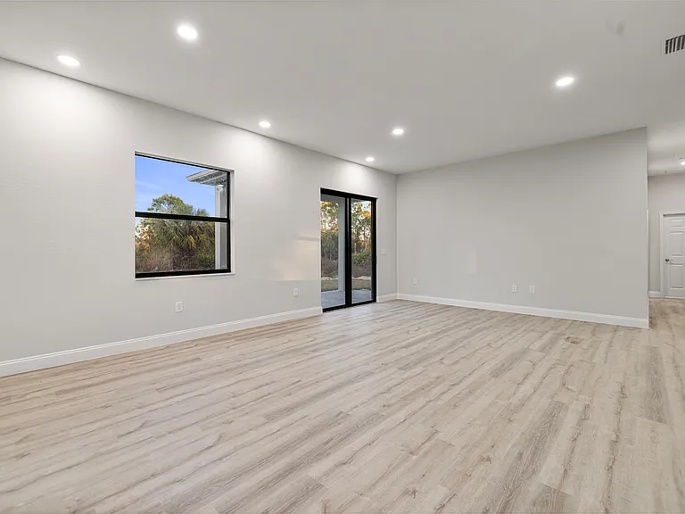 941 Elgin St — Photo 23