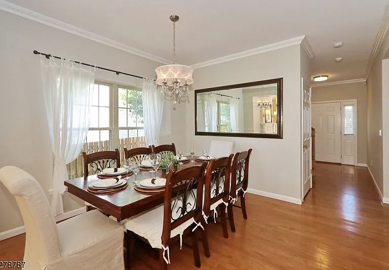 64 Park Ave — Photo 4
