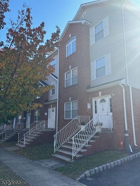 1st image of 376 Prospect St #F