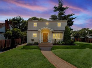 350 Emerson Pl, Uniondale, NY 11553