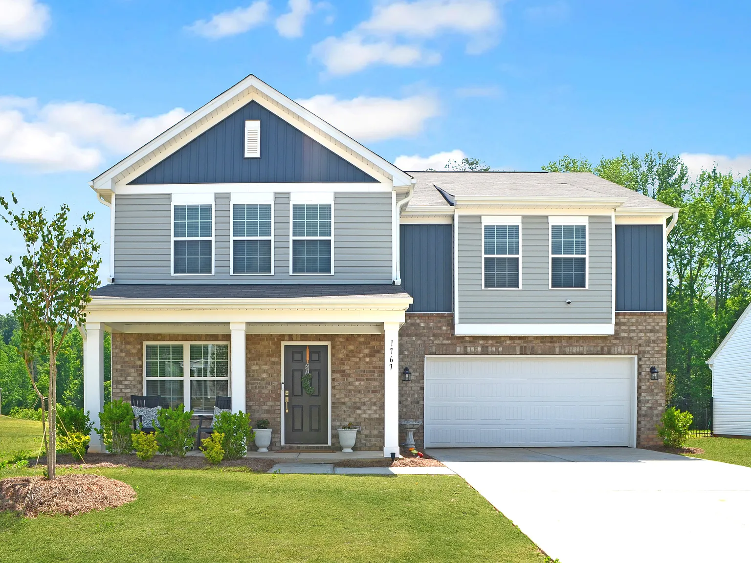 4 bed, 2.5 bath, 2345 sqft, $2,800 — Photo 1