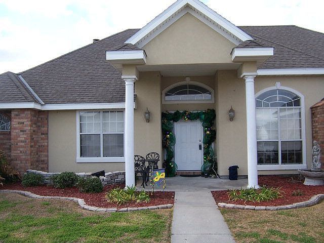 1st image of 219 Woodwind Dr