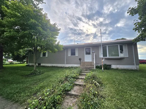 807 2nd St, Beaverville, IL 60912