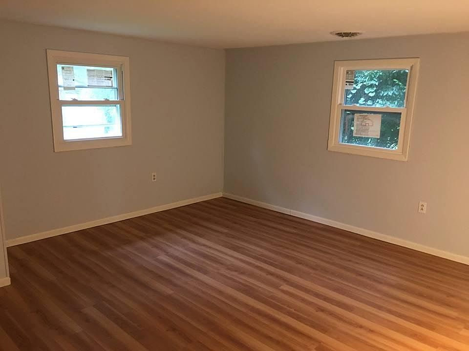 2nd image of 407 E North St