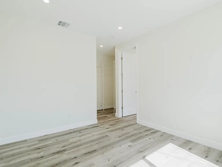 8107 Lemona Ave — Photo 19