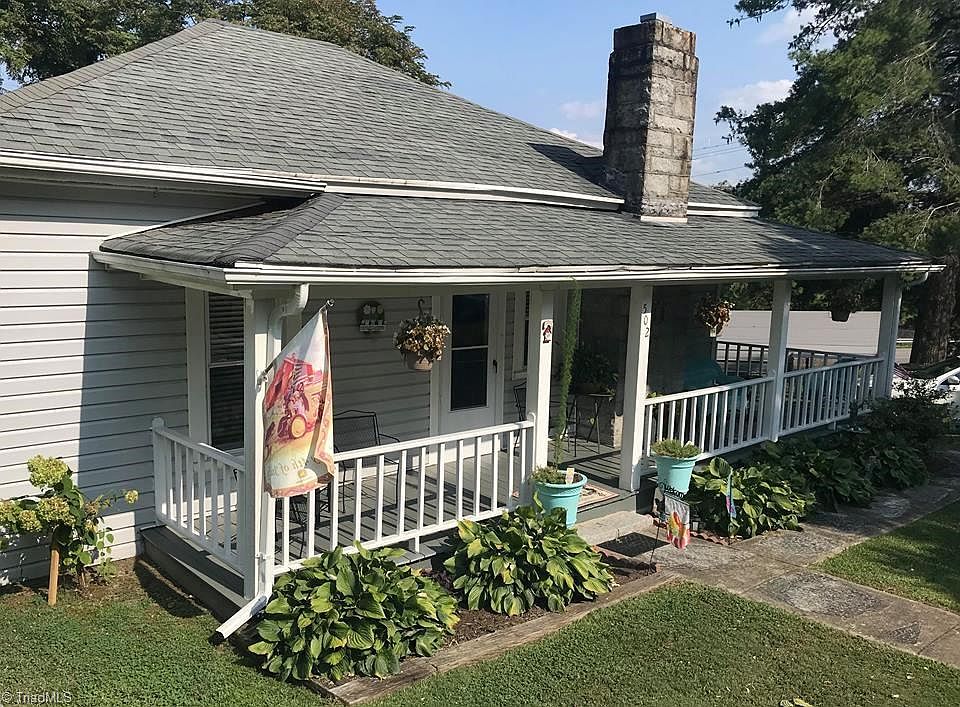 2nd image of 502 Kyle St