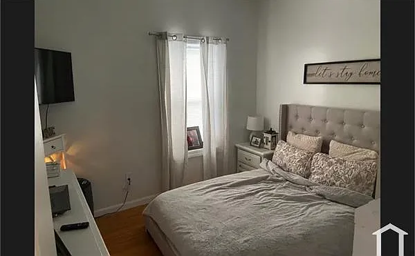 3 bed, 900 sqft, $1,950 — Photo 3