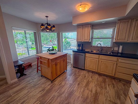 4th image of 1272 E Chokeberry Dr