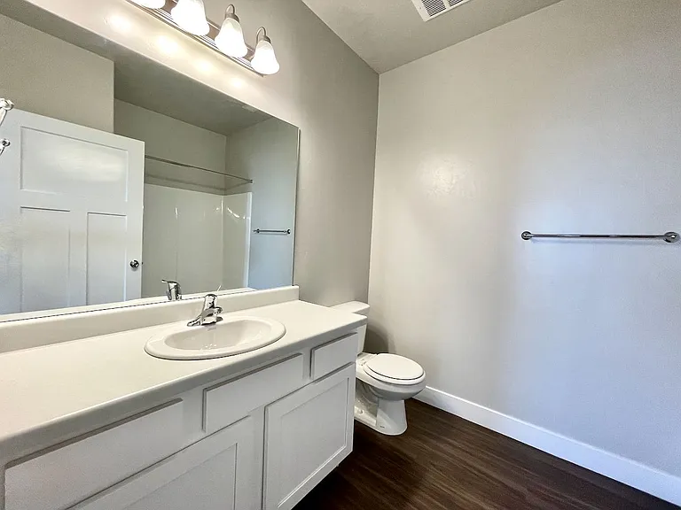 673 N 380 W — Photo 17