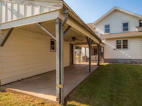 4th image of 623 Lawn Dr