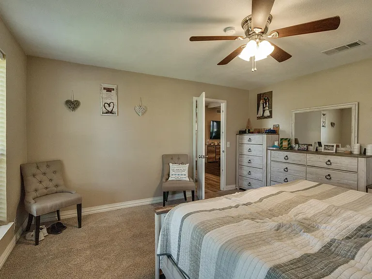 303 Chris Dr — Photo 14