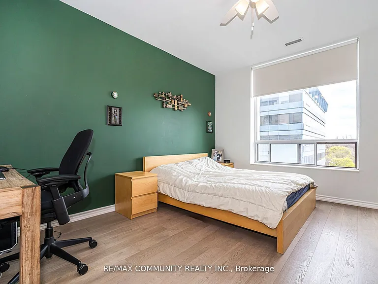 980 Yonge St #513 — Photo 24
