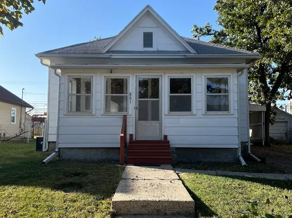881 W 5th Ave, Emporia, KS 66801