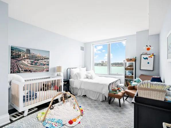 50 Riverside Boulevard image 7 of 25