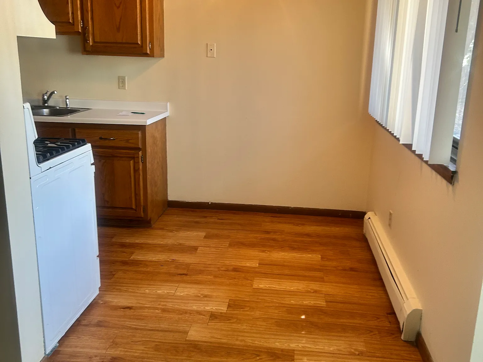 2 bed, 900 sqft, $1,200 — Photo 4