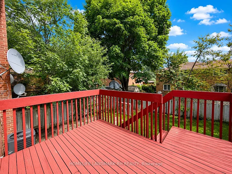 101 Pentland Cres — Photo 6