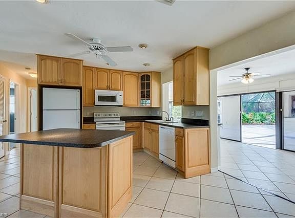 4th image of 916 SE 21st Pl