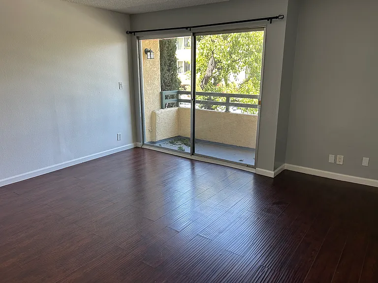 BERENDO APARTMENTS — Photo 6