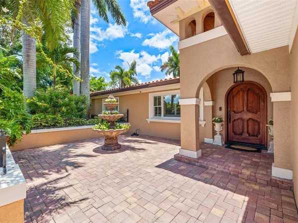1124 SEVILLE LANE NE, ST PETERSBURG, FL 33704