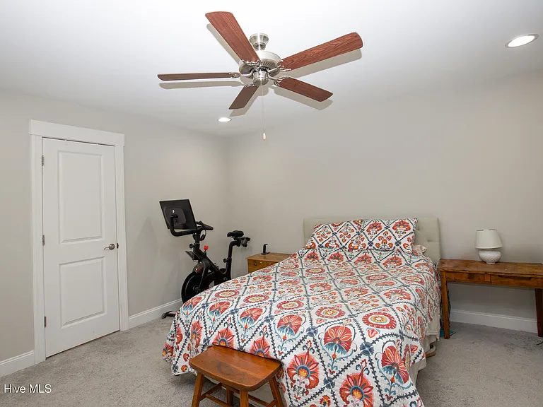 643 Lilac Ln — Photo 19