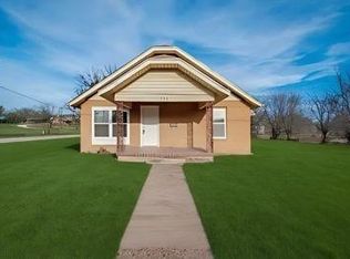 320 N 2nd St, Jacksboro, TX 76458