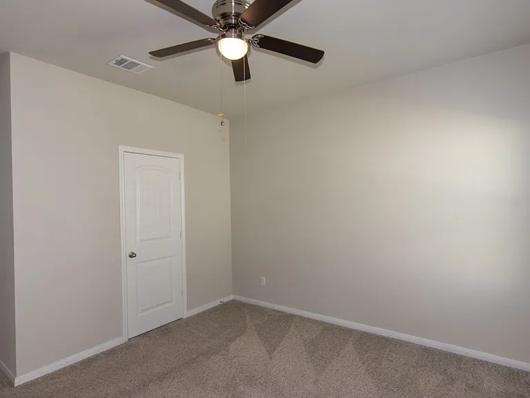 649 Donegal Ln — Photo 13
