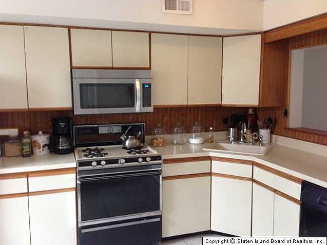 1st image of 20 Caswell Ln