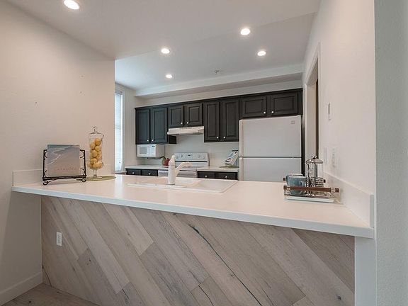 5th image of 750 N Tamiami Trl Unit 210