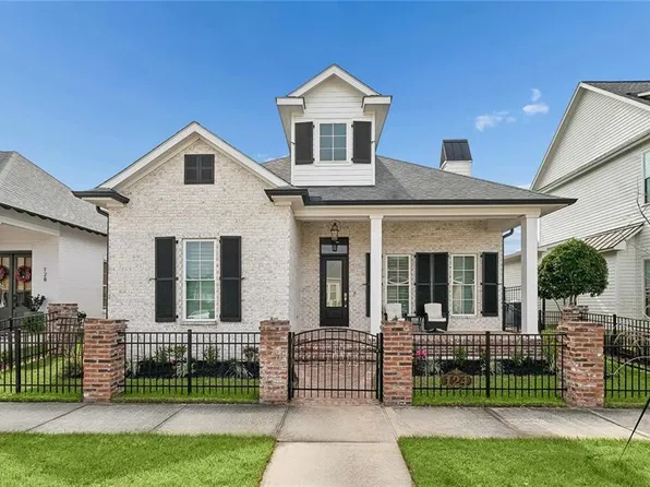 124 Bay Tree Manor Dr, Covington, LA 70433