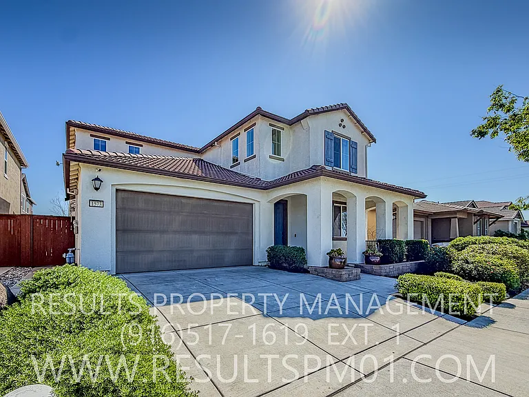 1573 Osborn Dr — Photo 3