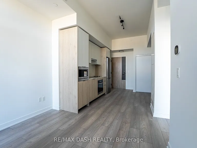 1007 The Queensway #313 — Photo 10