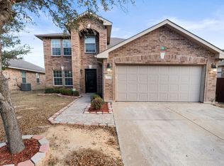 412 Sandy Creek Dr, Fort Worth, TX 76131