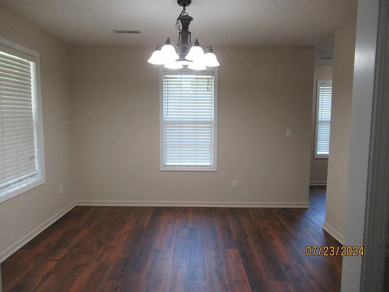 3590 Oleander Dr — Photo 6
