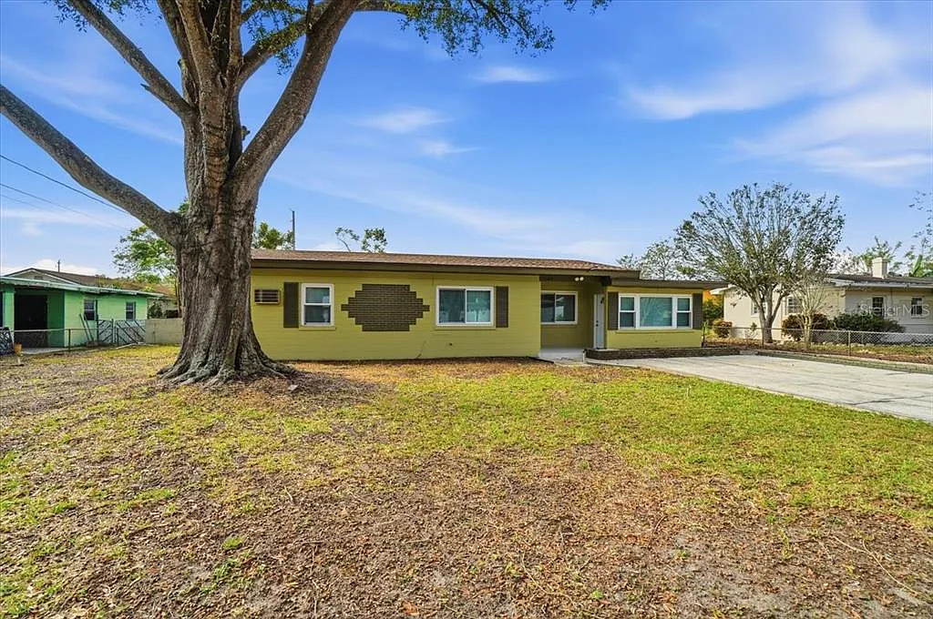 3 bed, 1.0 bath, 1602 sqft, $1,900 — Photo 4
