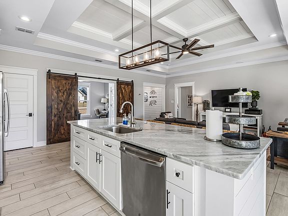 4th image of 78 Evergreen Dr