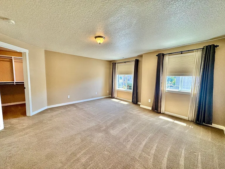 2401 NE 114th Ct — Photo 21
