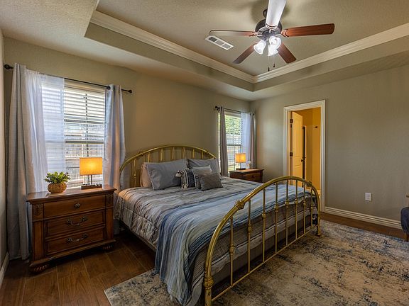 Master bedroom - King bed