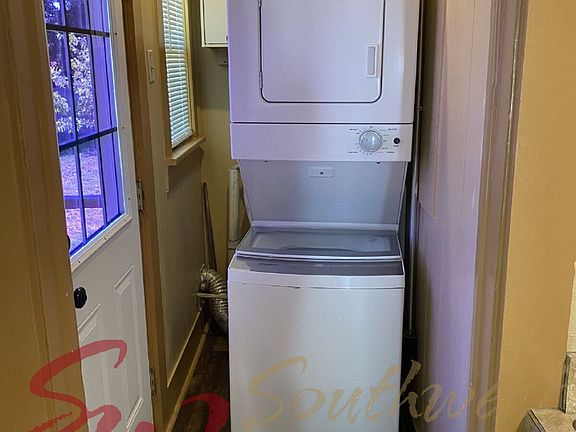 5th image of 1026 W Vanderbilt St