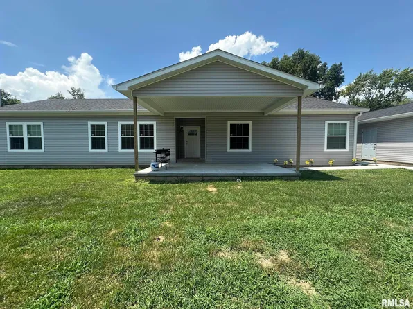 150 Annie Ave, Tovey, IL 62570