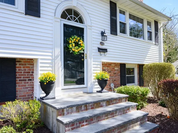 23 Bradford Rd, Weymouth, MA 02190
