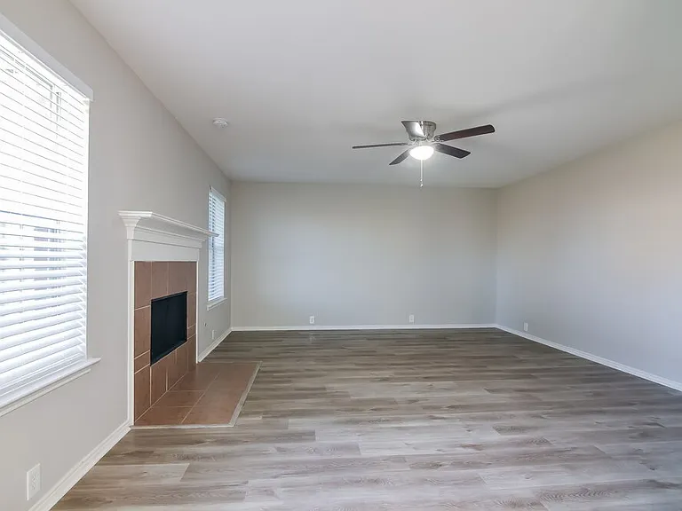 1006 Zachary Dr — Photo 4