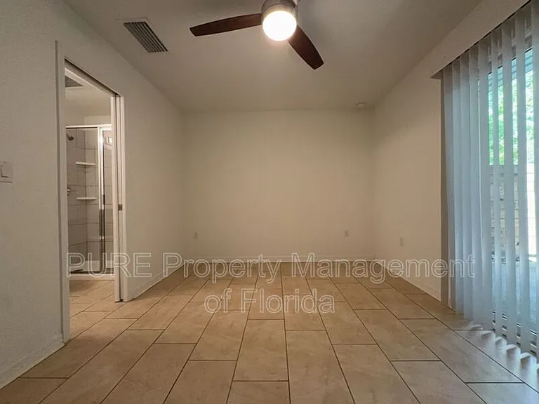 318 NE 7th Ter #102 — Photo 13