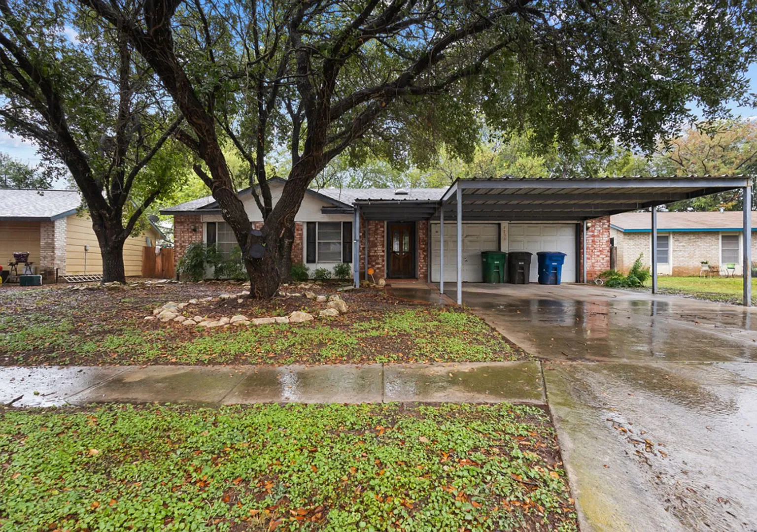 3 Bedroom 2 Bathrooms located in Pipers Meadow Subdivision — Photo 2